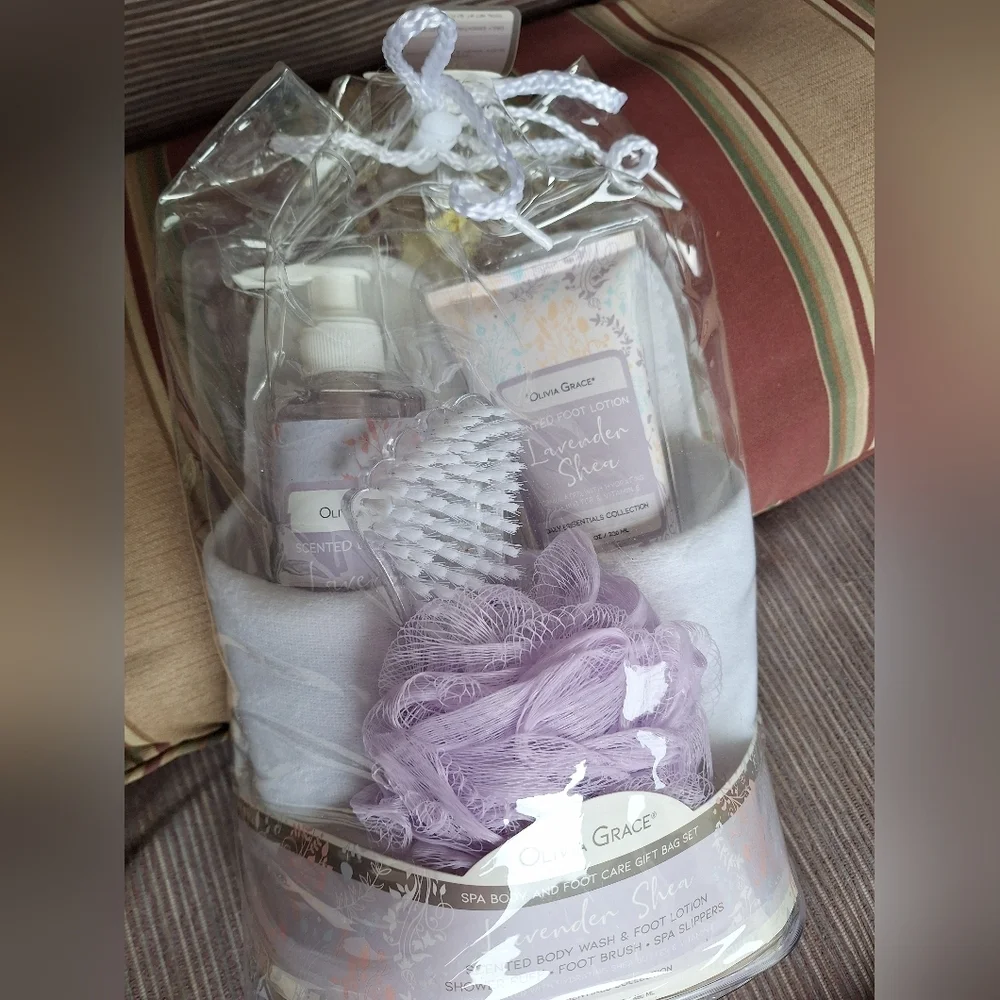 Olivia Grace Gift Pack Lavender BodyWash Shower Puff Foot Brush Spa Slippers NWT